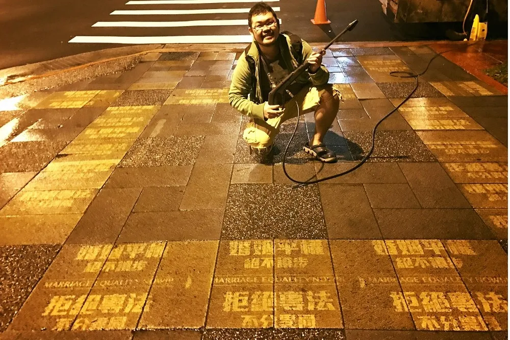 連夜幫民進黨「洗地板」　願小英憶起選前承諾