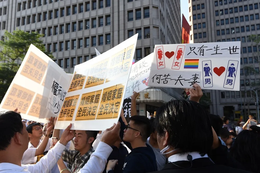 挺同反同選哪邊　綠營南北不同調　藍營顧緊保守票