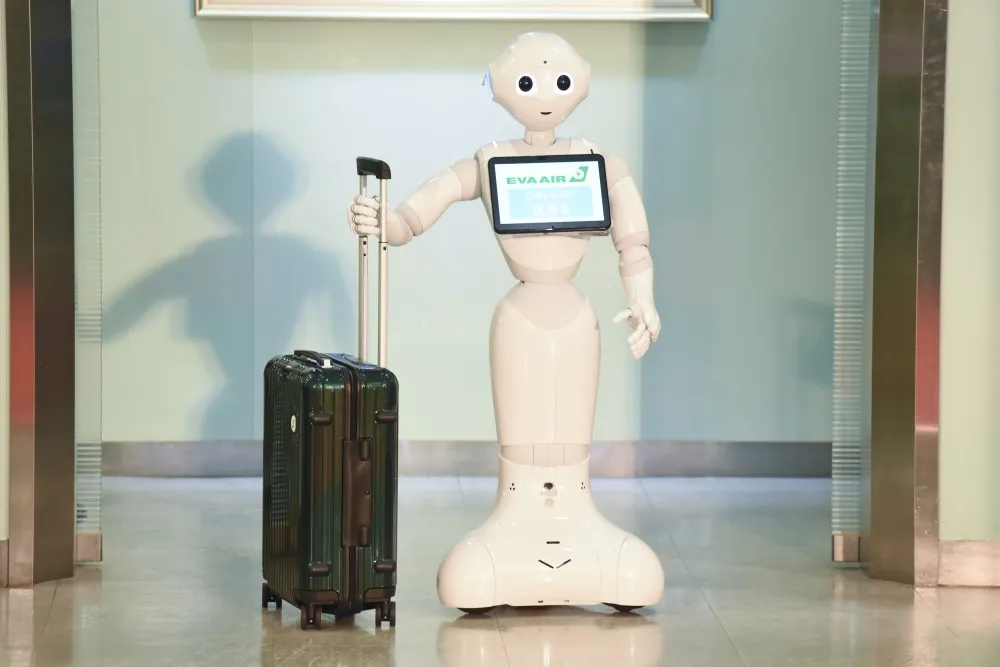 長榮引進Pepper　台灣航空界首批機器人服務員