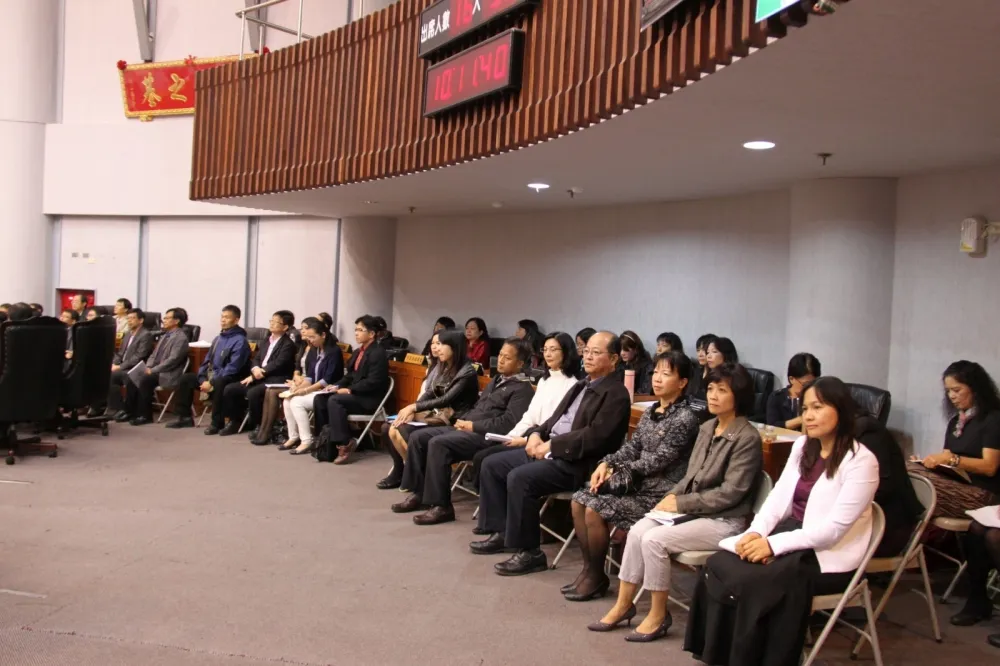 「好大官威」　台東112位校長排排站苦等大議員來開會
