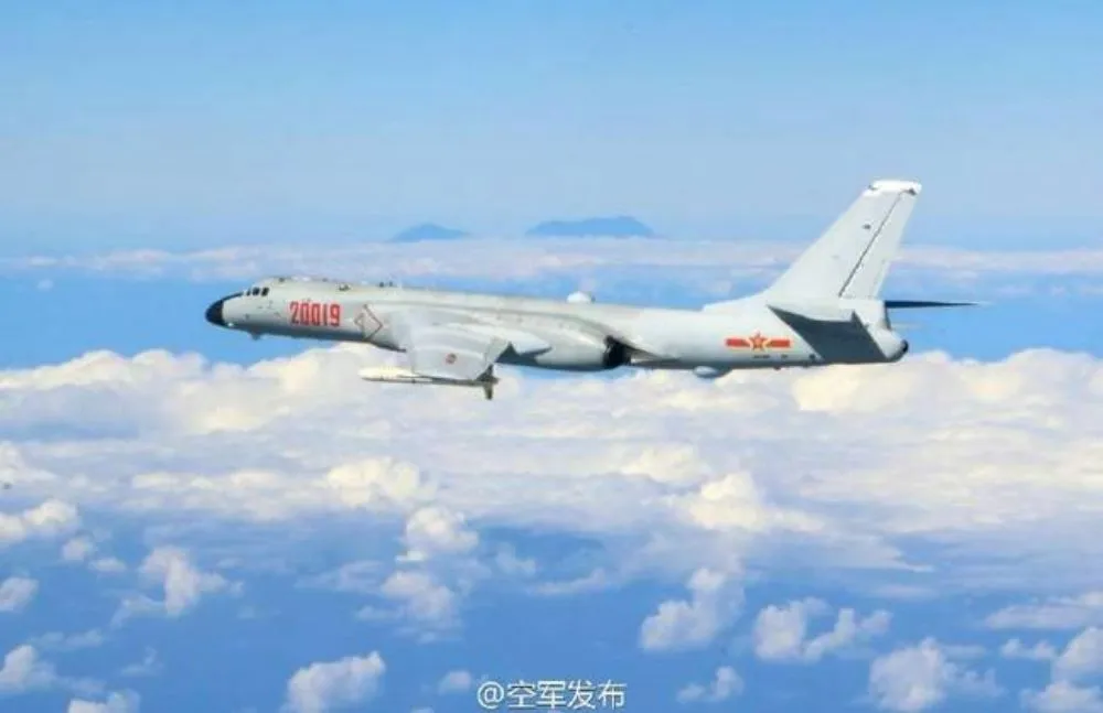 解放軍轟炸機俯視玉山？　國防部：假的，勿以訛傳訛