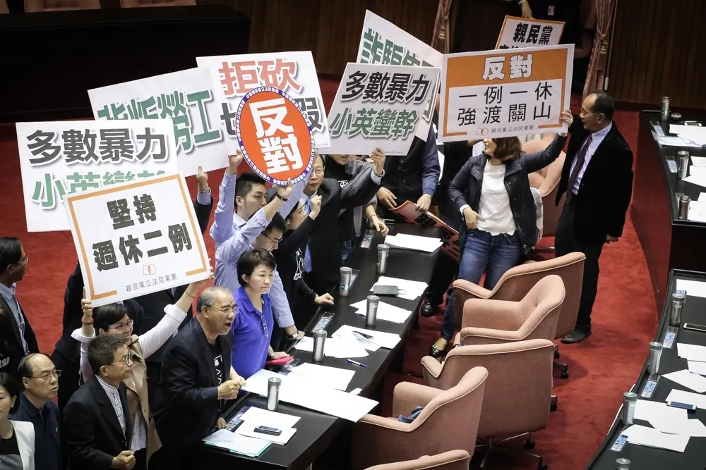 2016國內10大新聞：（7）《勞基法》修正案　「一例一休」三讀過關