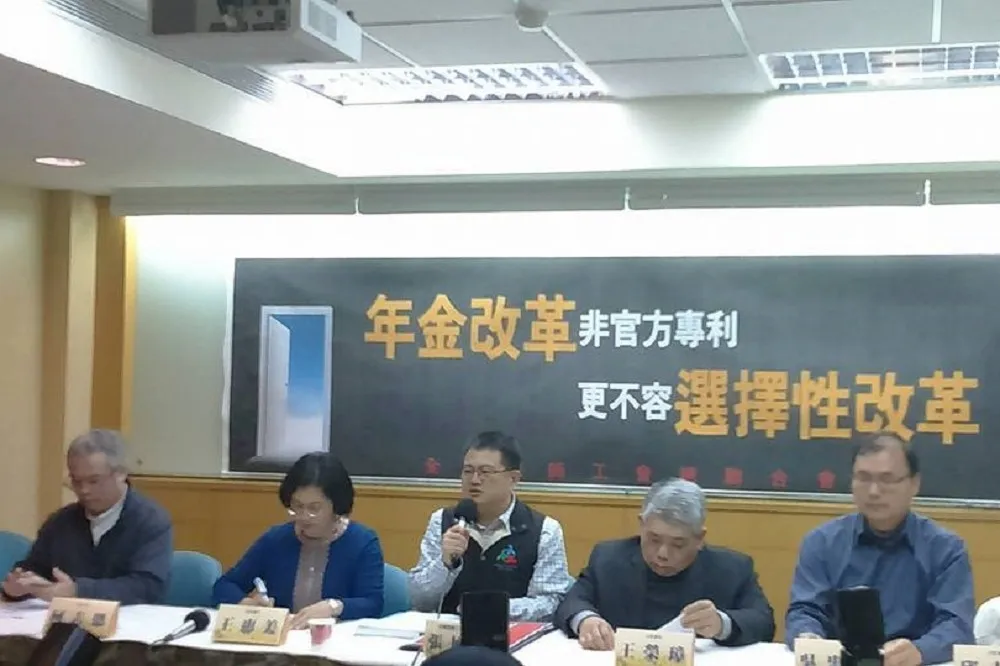 全教總主張55歲就可領月退休金　堅反官版年金改革 