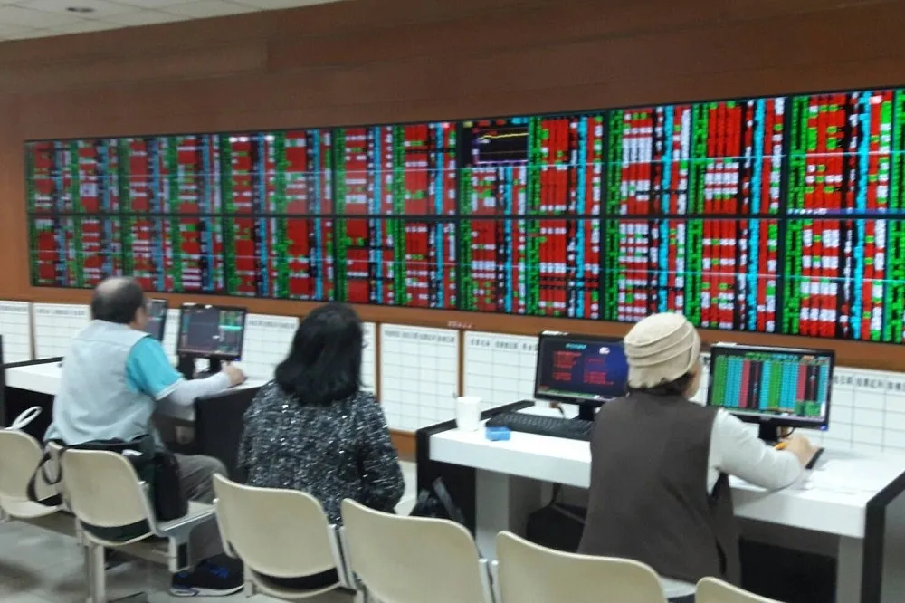 林育璞先下架【更新】台股封關日漲百點　全年飆915點