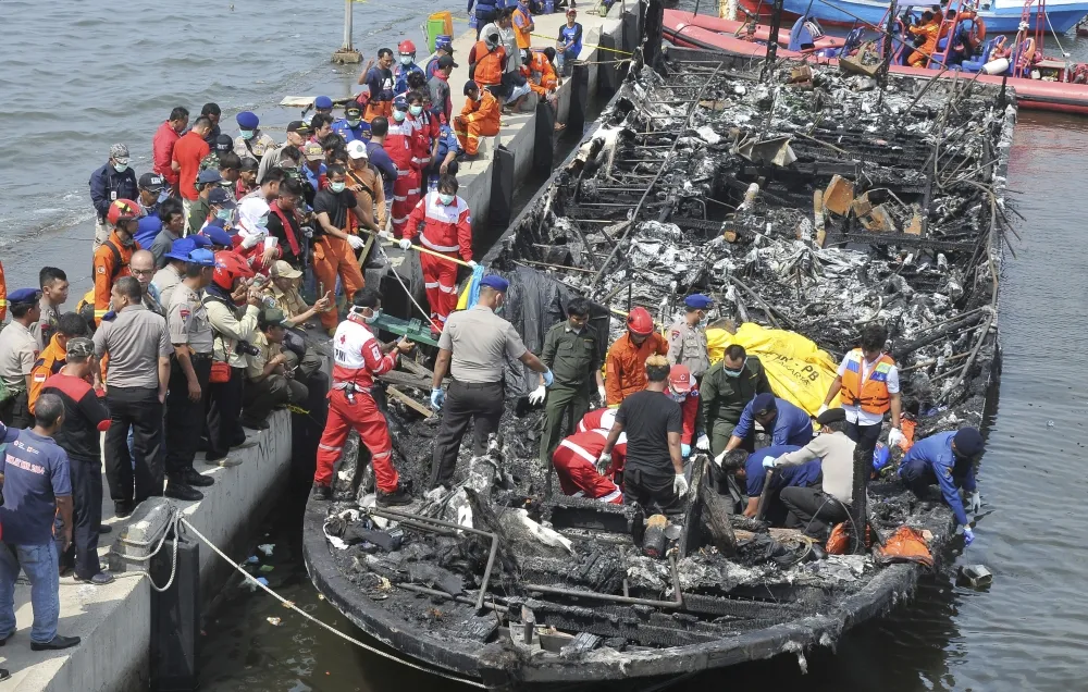 印尼雅加達外海火燒渡輪　23人死亡數十人受傷