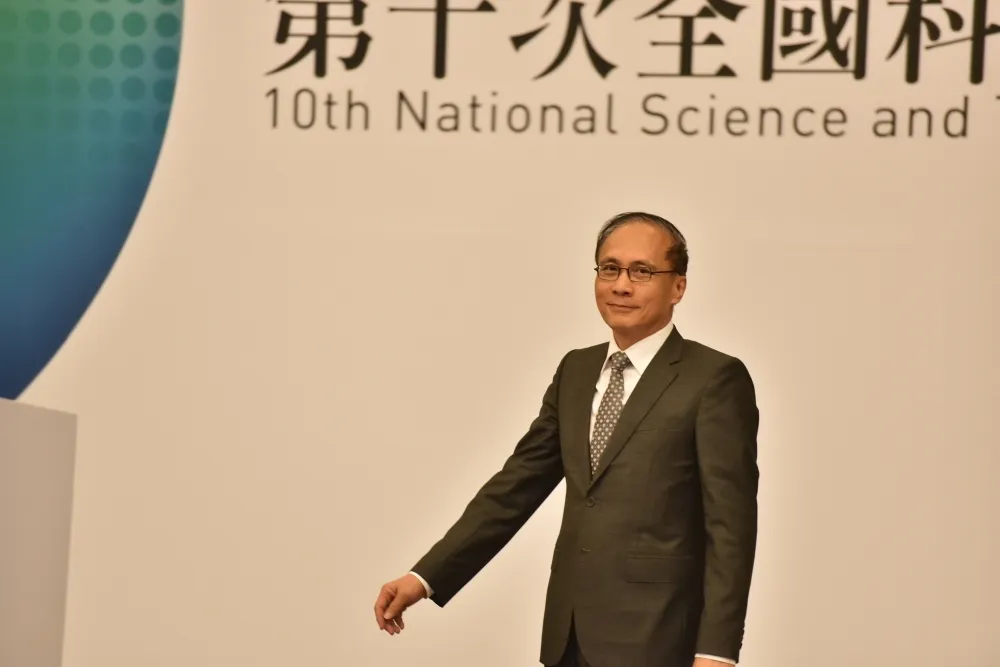 一例一休害百業齊漲　林全竟說：沒有白吃的午餐