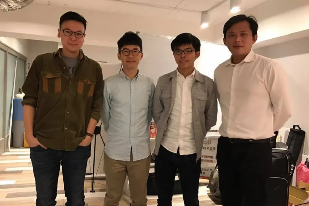 港學運領袖黃之鋒來台　險遭黑衣人揮拳