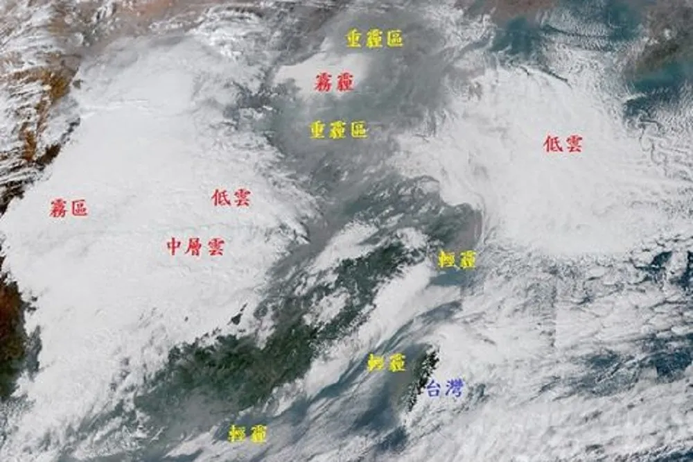 【有圖為證】衛星影像拍到東北季風挾中國霾飄來台灣