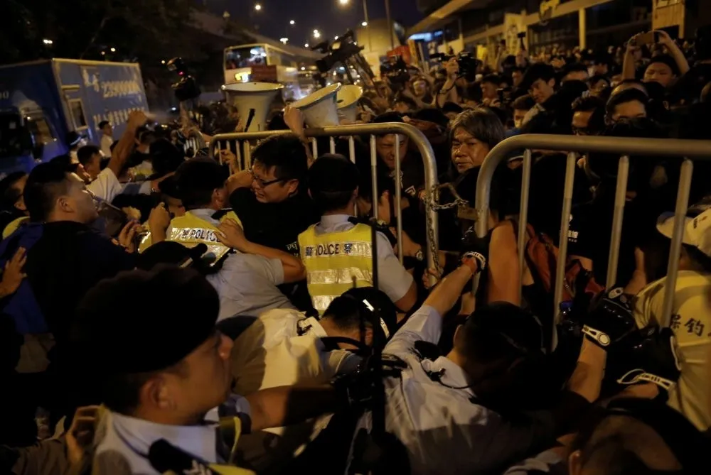 秋後算帳！ 香港警方清晨逮捕泛民主派7名成員