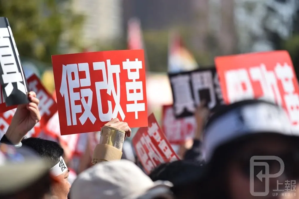 不滿年改「讓我們活不下去」　軍公教明發絕食抗議