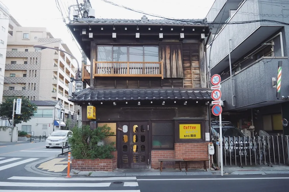 東京谷中．百年建築裡的復古咖啡時光「Kayaba coffee」
