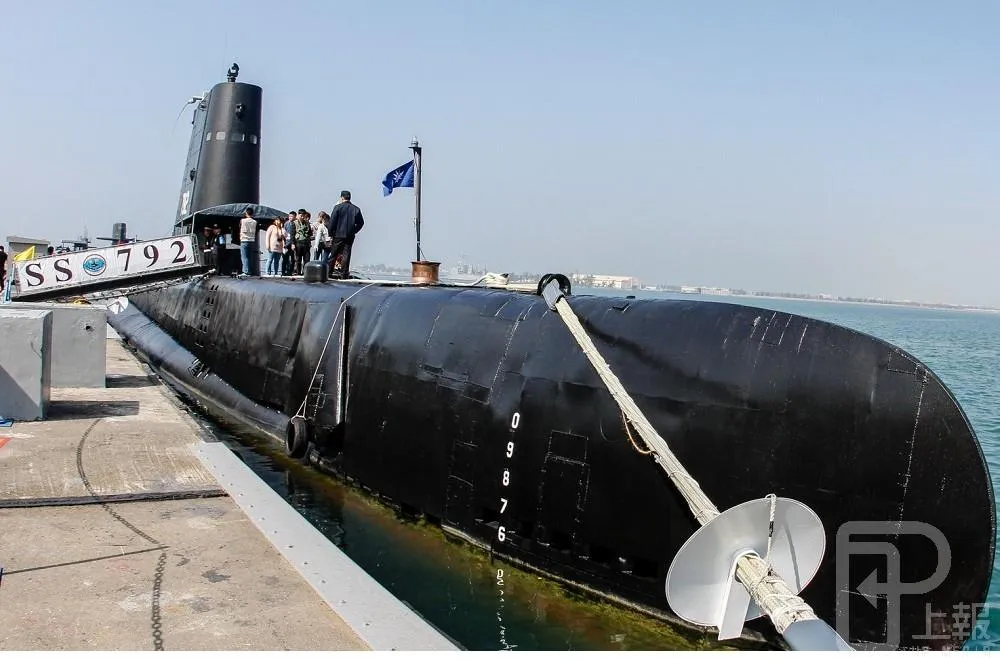 【 影片】海軍「古董級」海豹潛艦亮相　窺探潛航神秘任務  