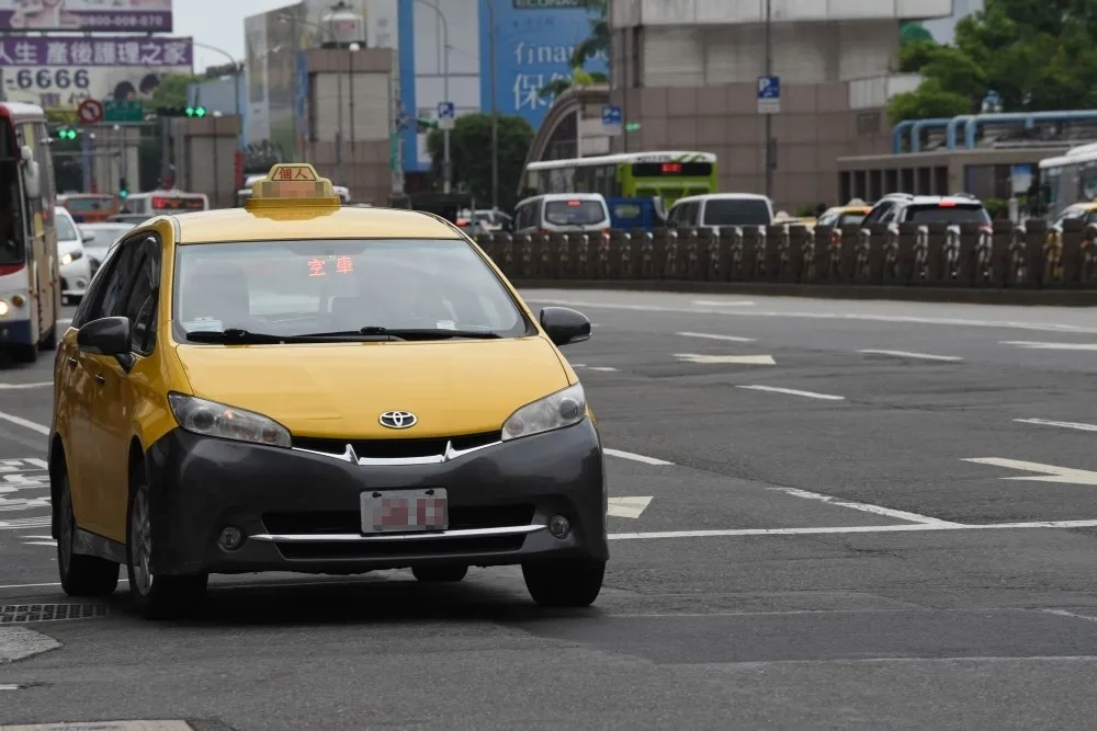 林育璞先下架    Uber與計程車合作　交通部打臉：若持續違法，年後勒令歇業