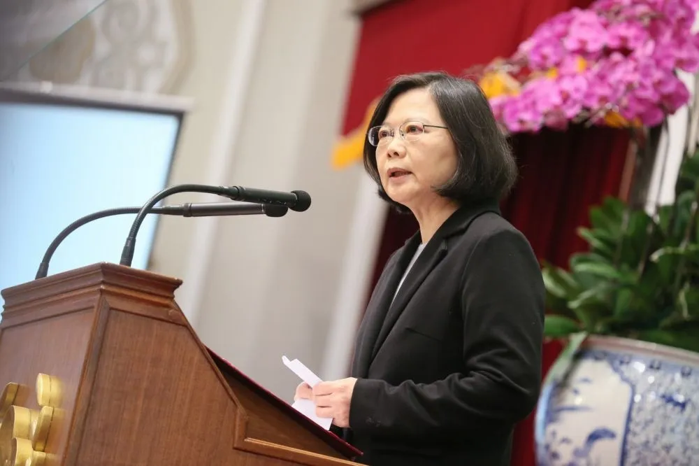 「歷史會記得你畫的圖」　蔡英文為年改笑謝陳建仁