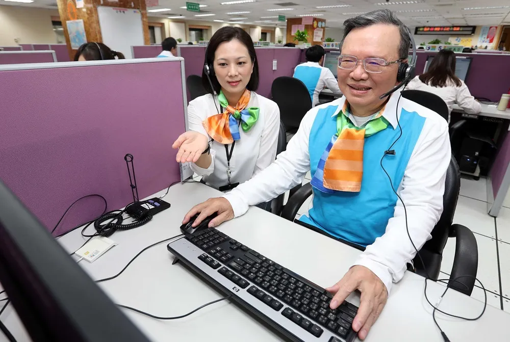 中華電信123客服日10周年　鄭優親自接電話