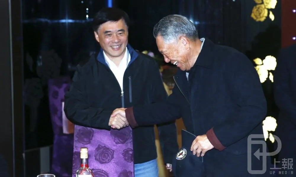 大咖交錯進場「輪流搶票」　國民黨尾牙氣氛微妙