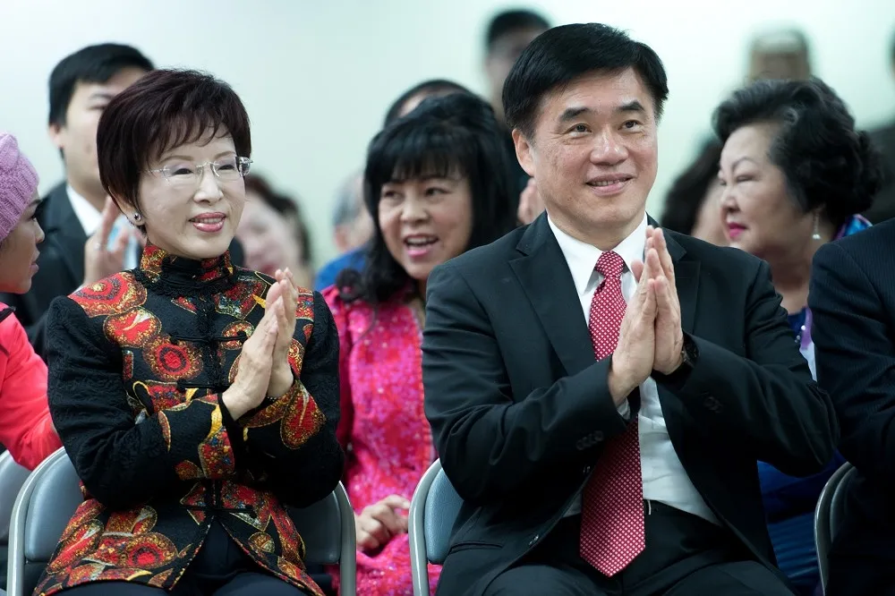【國民黨新春團拜打情章？】「新不如舊...」　洪秀柱見郝龍斌「藍瘦香菇」
