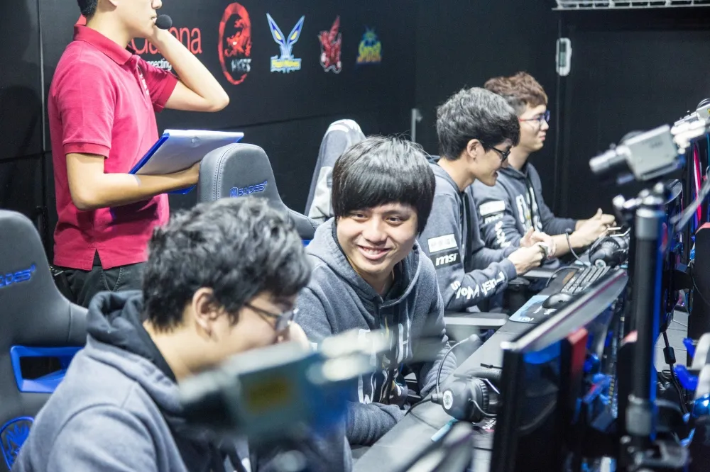 【英雄聯盟】ESPN全球戰力排行榜(2/8)：閃電狼下滑至14名　bbq Olivers炸雞之力殺入前十