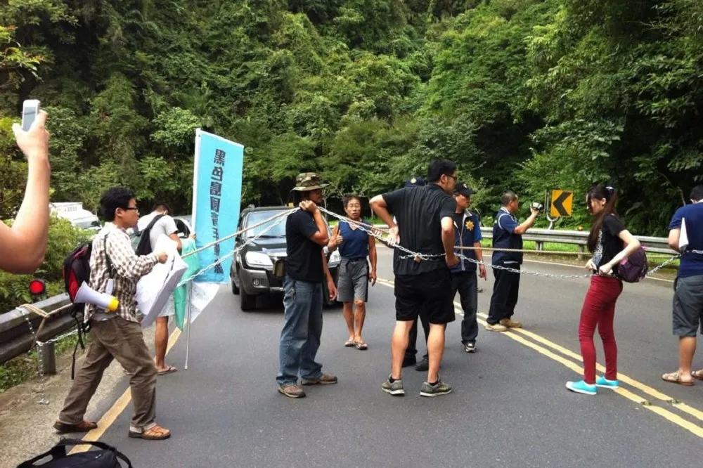 【罪名沒了】人肉鐵鍊堵張志軍20分鐘　魏楊「良善公益」不違法