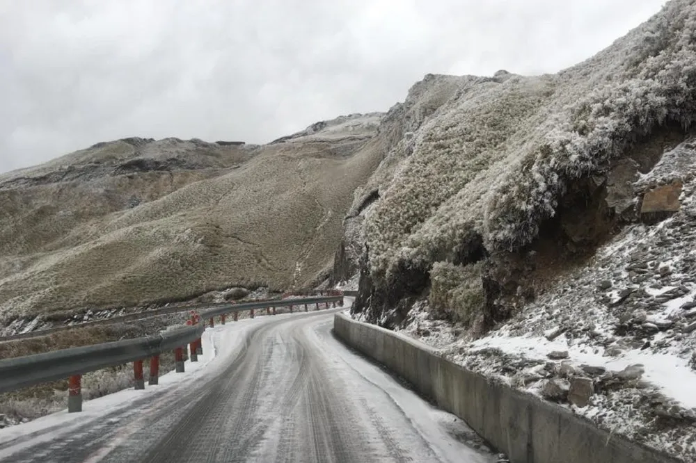 寒流發威！　合歡山、玉山飄雪了