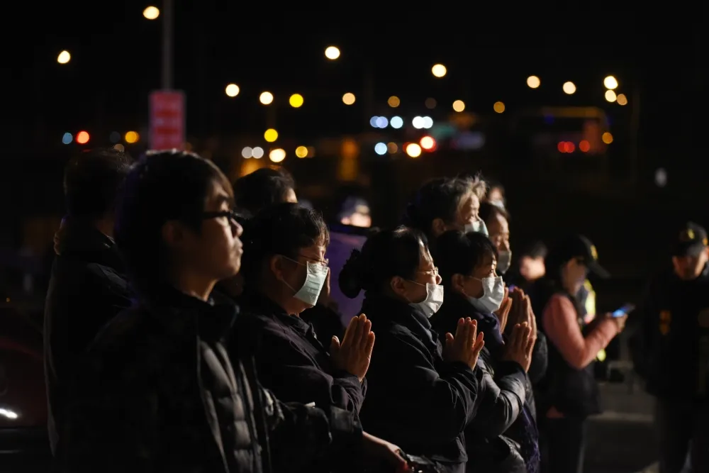 【上報直擊】一夜帶走32命　翻車現場如煉獄