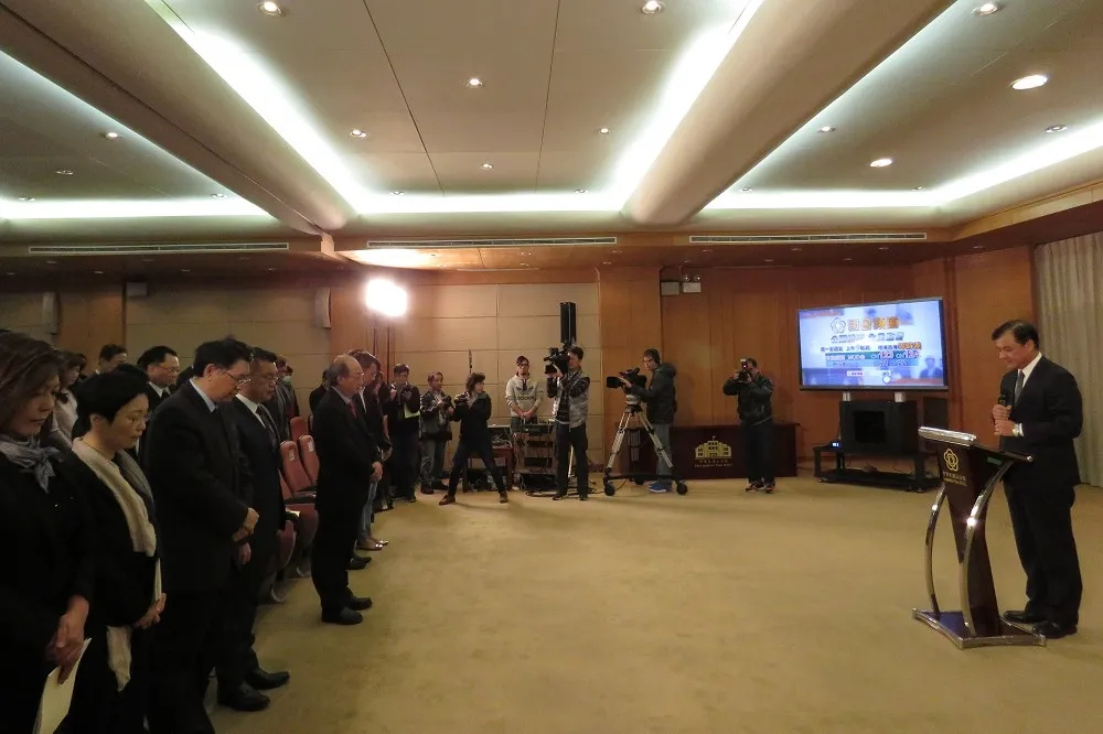 【國五翻車33死】立院開播取消送玫瑰花　蘇嘉全率朝野默哀1分鐘