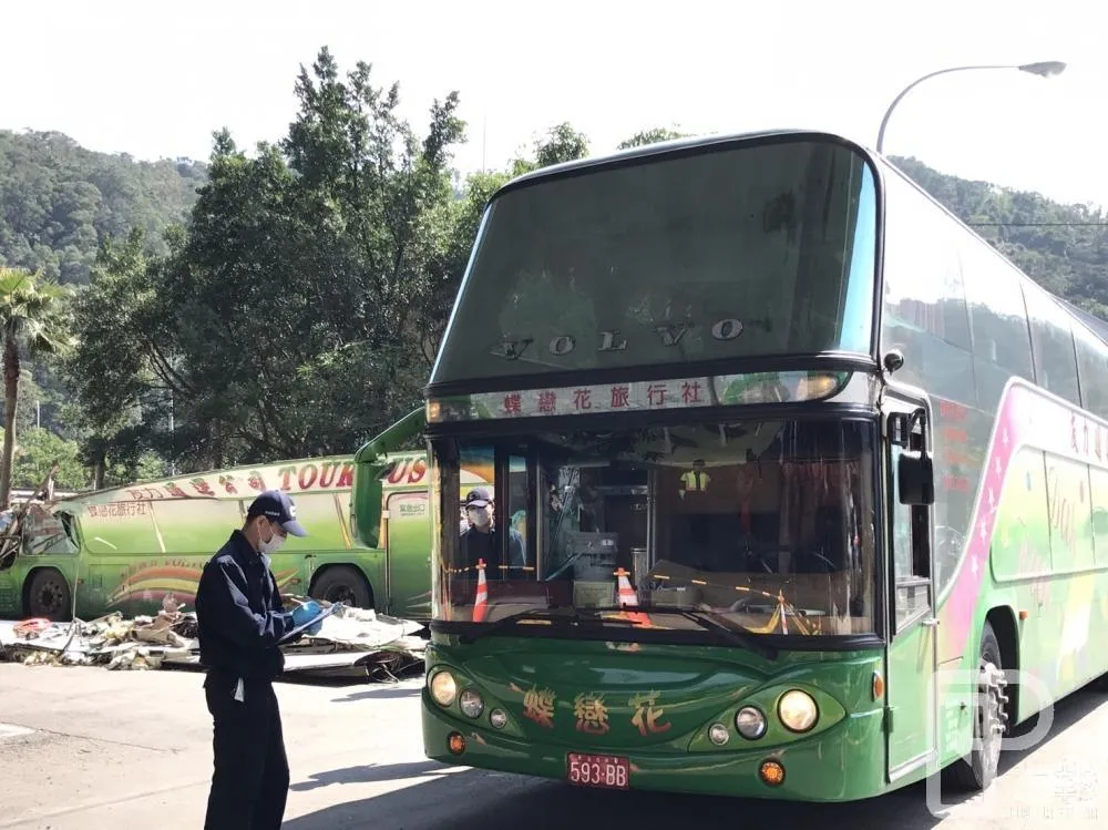 【國五翻車33死】蝶戀花與司機　 北市府認定為「僱傭關係」