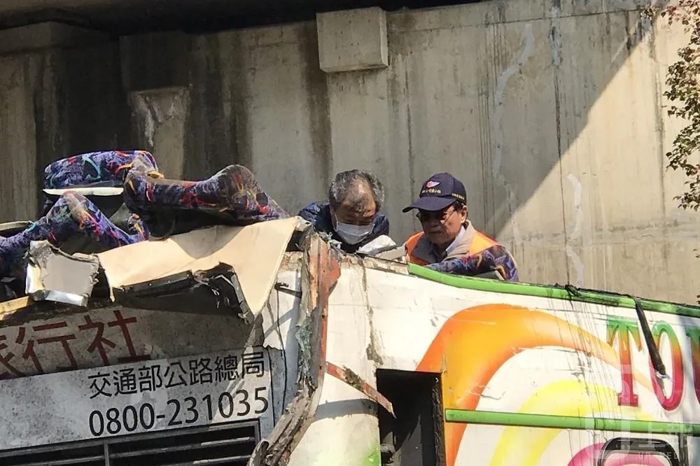 【國五翻車33死】蝶戀花買「拼裝老車」害死人？　交通部駁：被汙名化