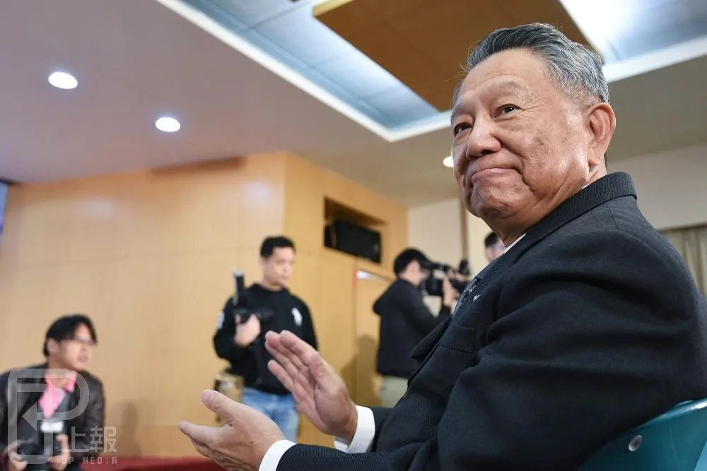 【藍黨魁之爭】69歲詹啟賢「94青」　找18歲建中生一起選