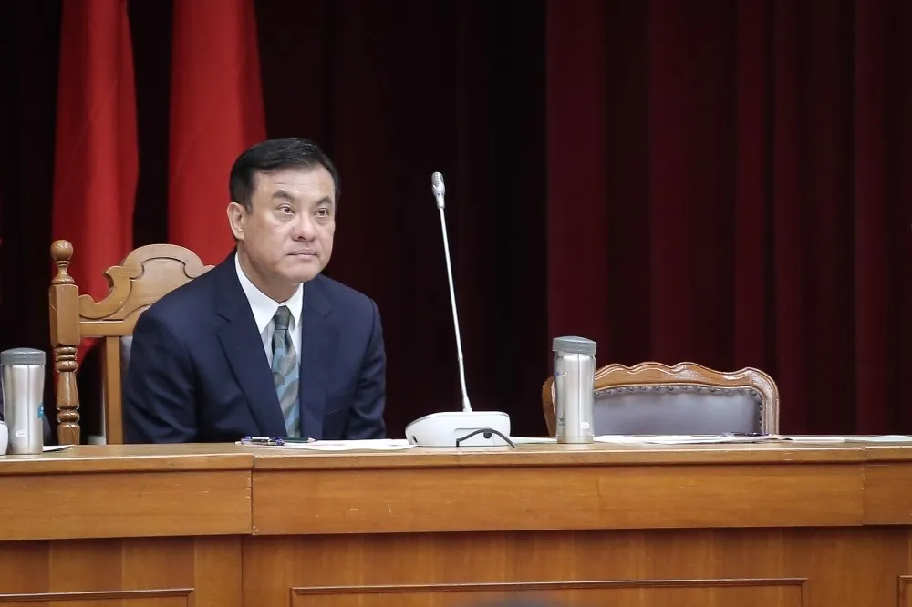 提人事又喊廢院　綠委要李逸洋當「最後考試院副院長」