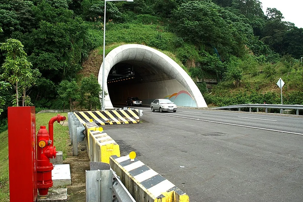 取締雪隧「龜速車」　3月起最低限速70公里
