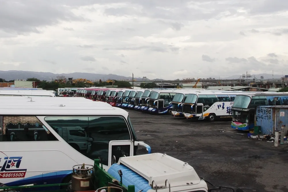 【獨家】交通部3月起補助遊覽車裝設GPS　9月起全國1萬7千輛全面查核
