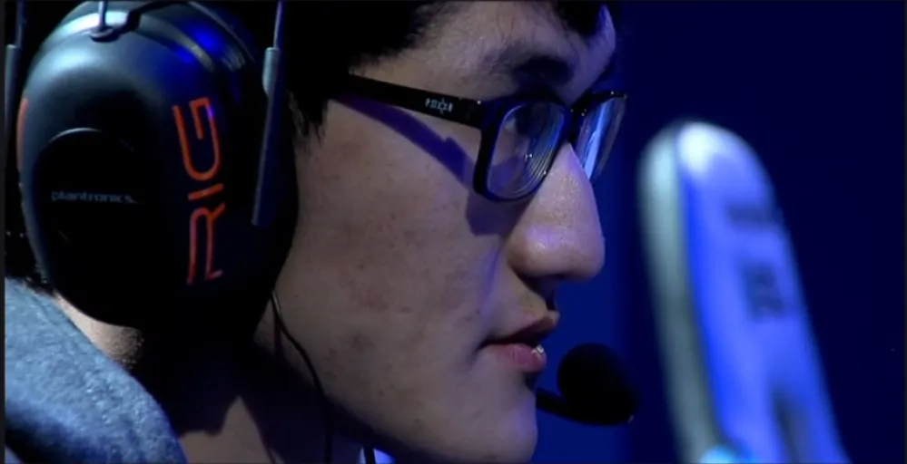 【英雄聯盟】外國網友看閃電狼擊敗UOL：Karsa是神！