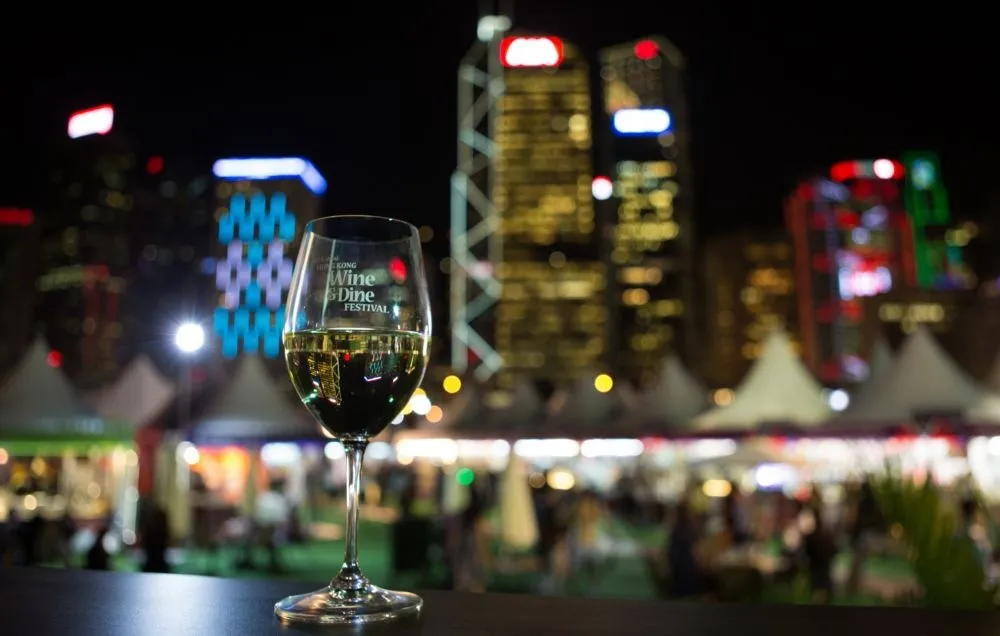 你的燈紅酒綠，我的悲慘世界：香港5萬販運人口的勞動悲歌