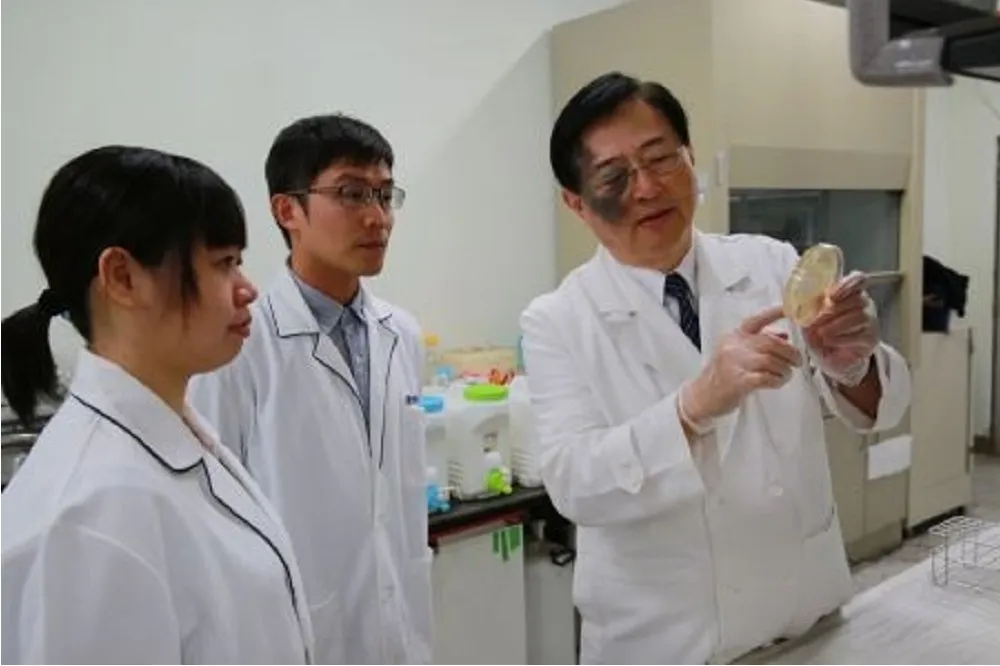 「地獄裡找魔鬼剋星」　陳立光用噬菌體對付超級細菌