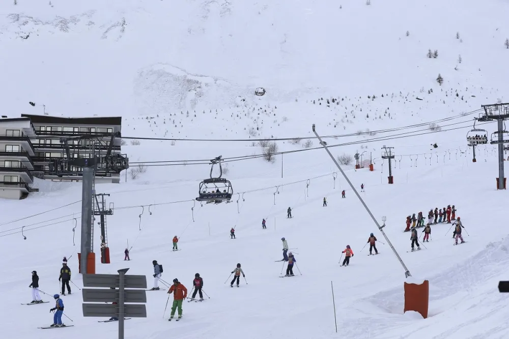 法國阿爾卑斯山脈再傳雪崩　無人身亡