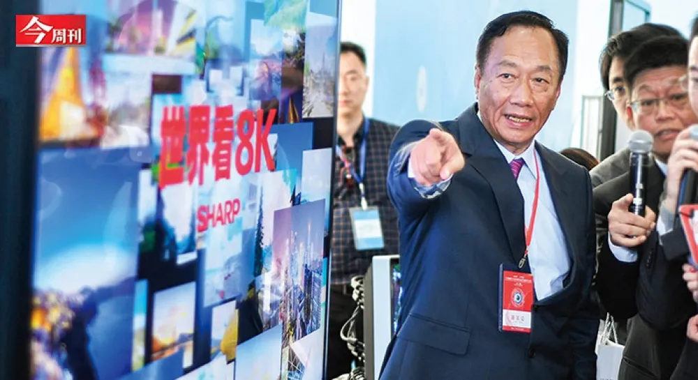郭台銘奇襲三星　搶當面板皇帝