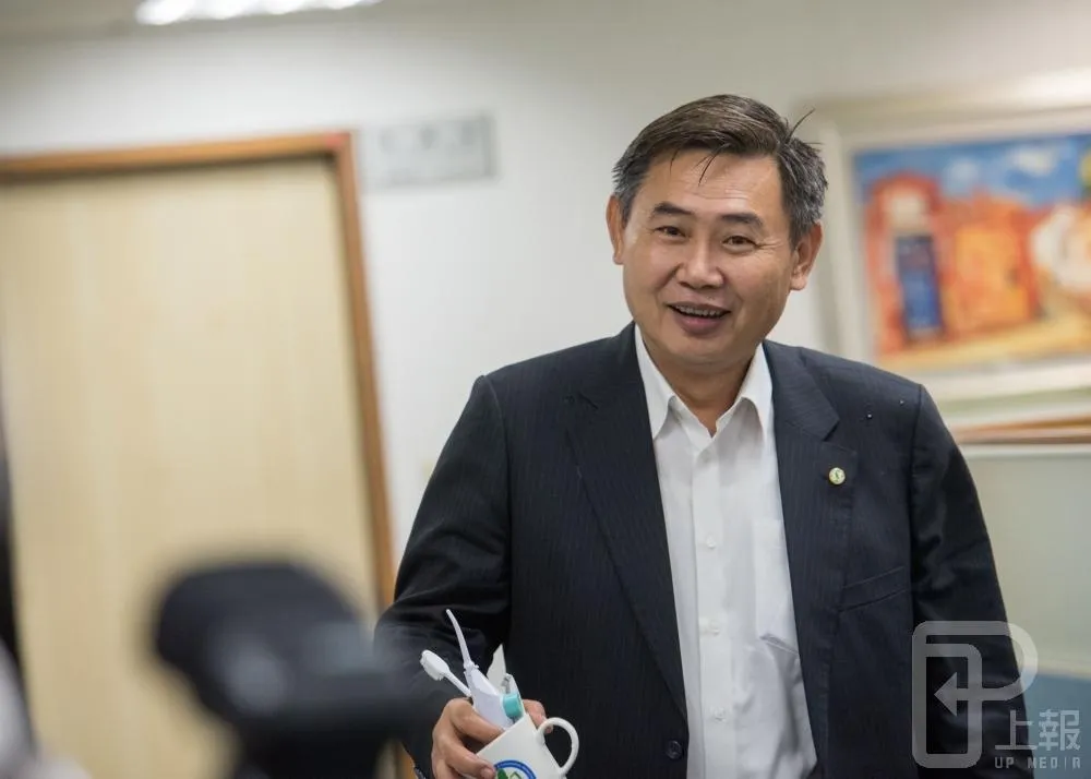 李俊毅辭民進黨秘書長拼提名　籲有意參選的立委們一起響應