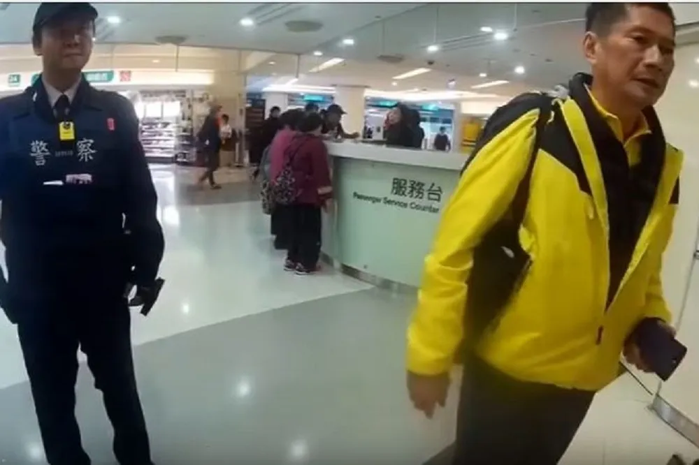社評：身分證看一下會死嗎