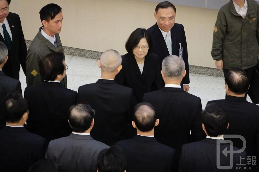 《保防法草案》爹不疼娘不愛 　調查局滿臉全豆花