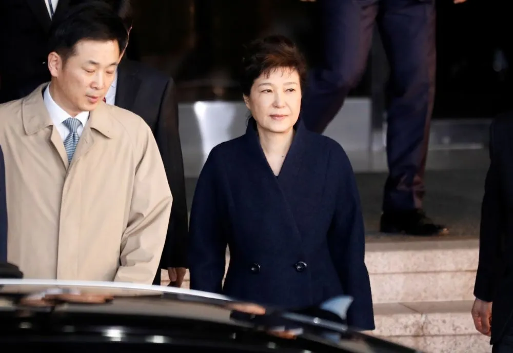 從日到夜應訊14小時　朴槿惠清晨返家未遭收押