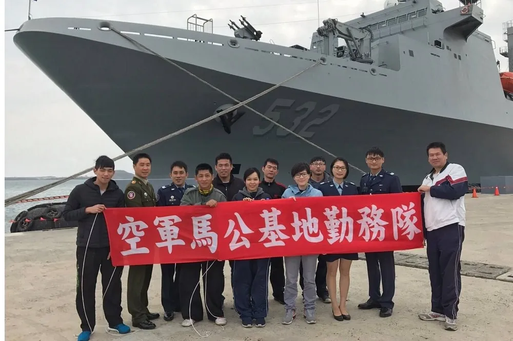 空軍馬公基地勤務隊副隊長　上班帶隊至越南店飲酒