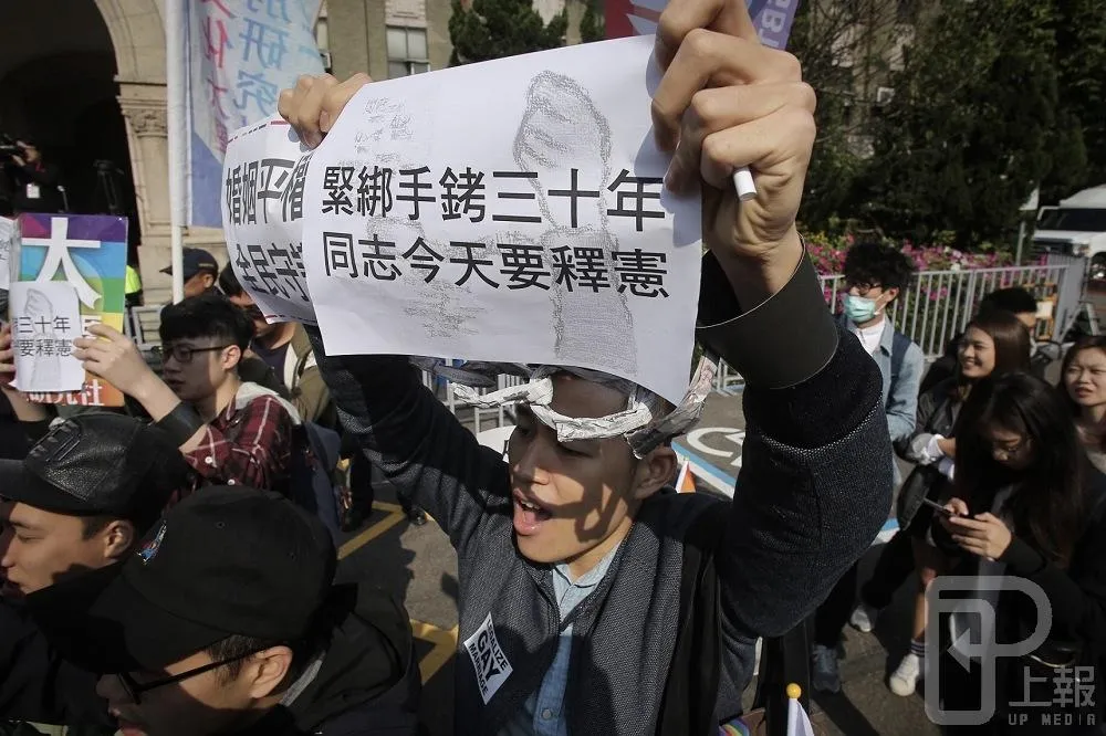 同婚釋憲法庭開議　挺同、反同陣營場外角力激烈