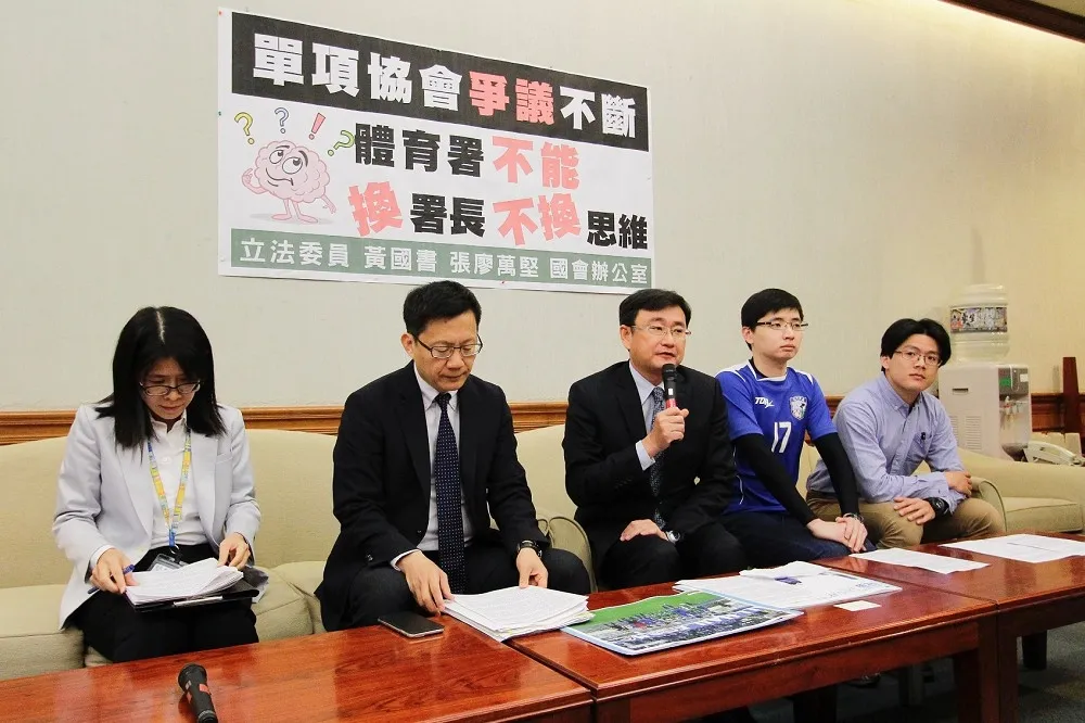 被撤下FORMOSA旗幟　立委球迷要足協給交代