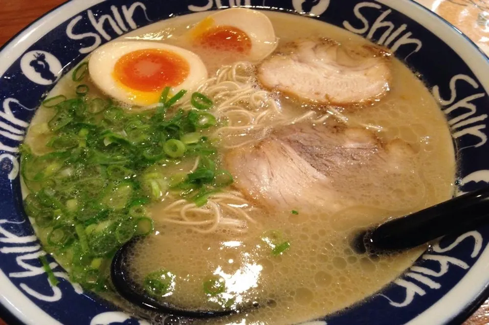 想吃博多拉麵，就是這間！福岡必訪拉麵店：Shinshin