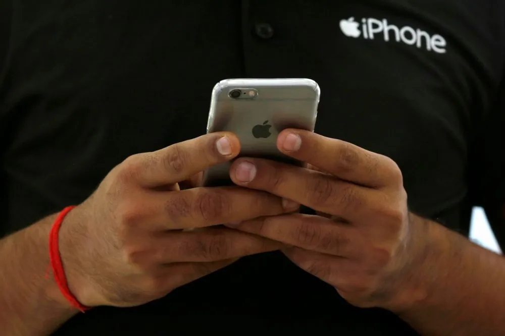 iPhone 8臉部辨識　放在桌上也能解鎖