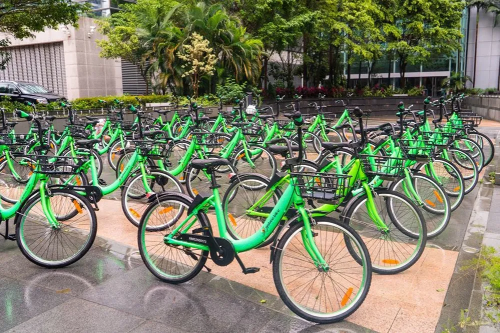 曾遭縱火被丟下河　香港首家共享單車只撐1年即倒閉
