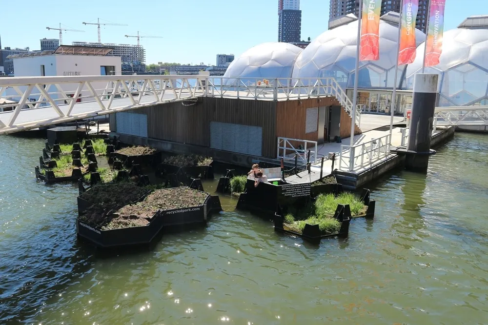 塑膠垃圾不再水中漂　Audi環境基金會回收廢棄物打造水上休閒園區