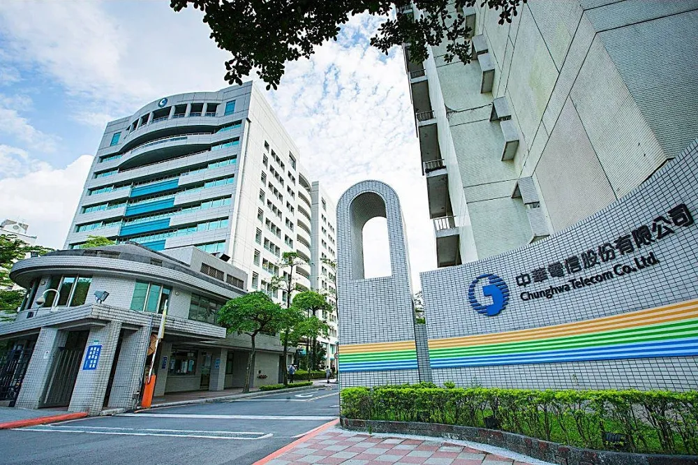 中華電內鬼用胞姊承攬工程　25日凌晨150萬元交保