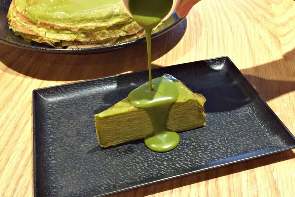 【有片】18層綿密口感！金萱千層蛋糕超吸睛　小茶栽堂以茶入味推戀夏新品